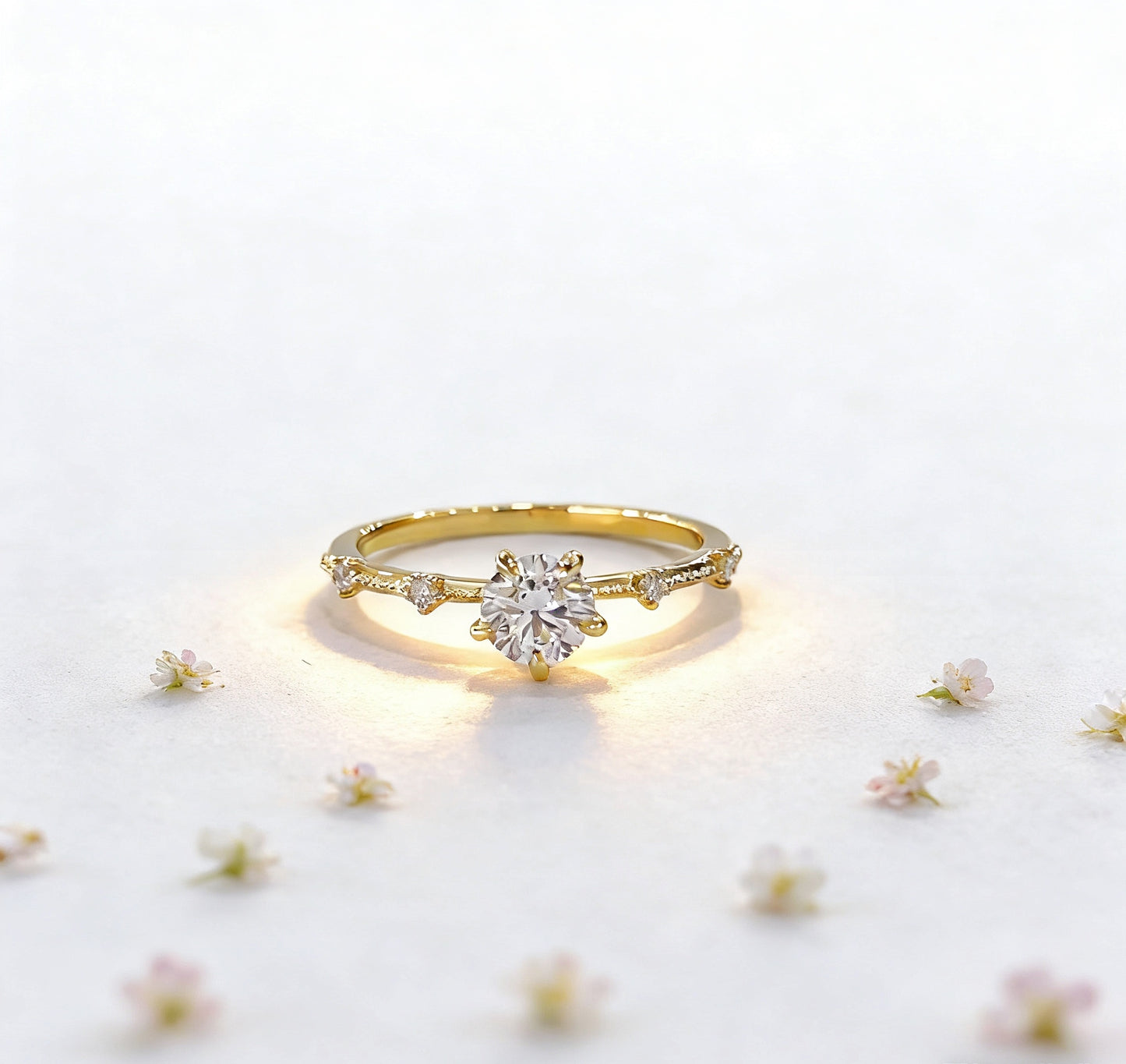 18K Gold Lab Diamond Star Trail Side Stones Ring
