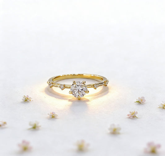 18K Gold Lab Diamond Star Trail Side Stones Ring