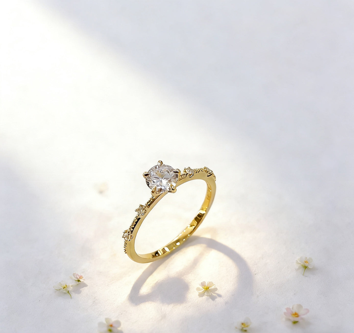 18K Gold Lab Diamond Star Trail Side Stones Ring