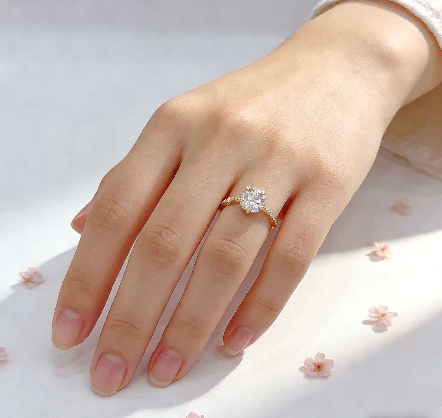 18K Gold Lab Diamond Star Trail Side Stones Ring