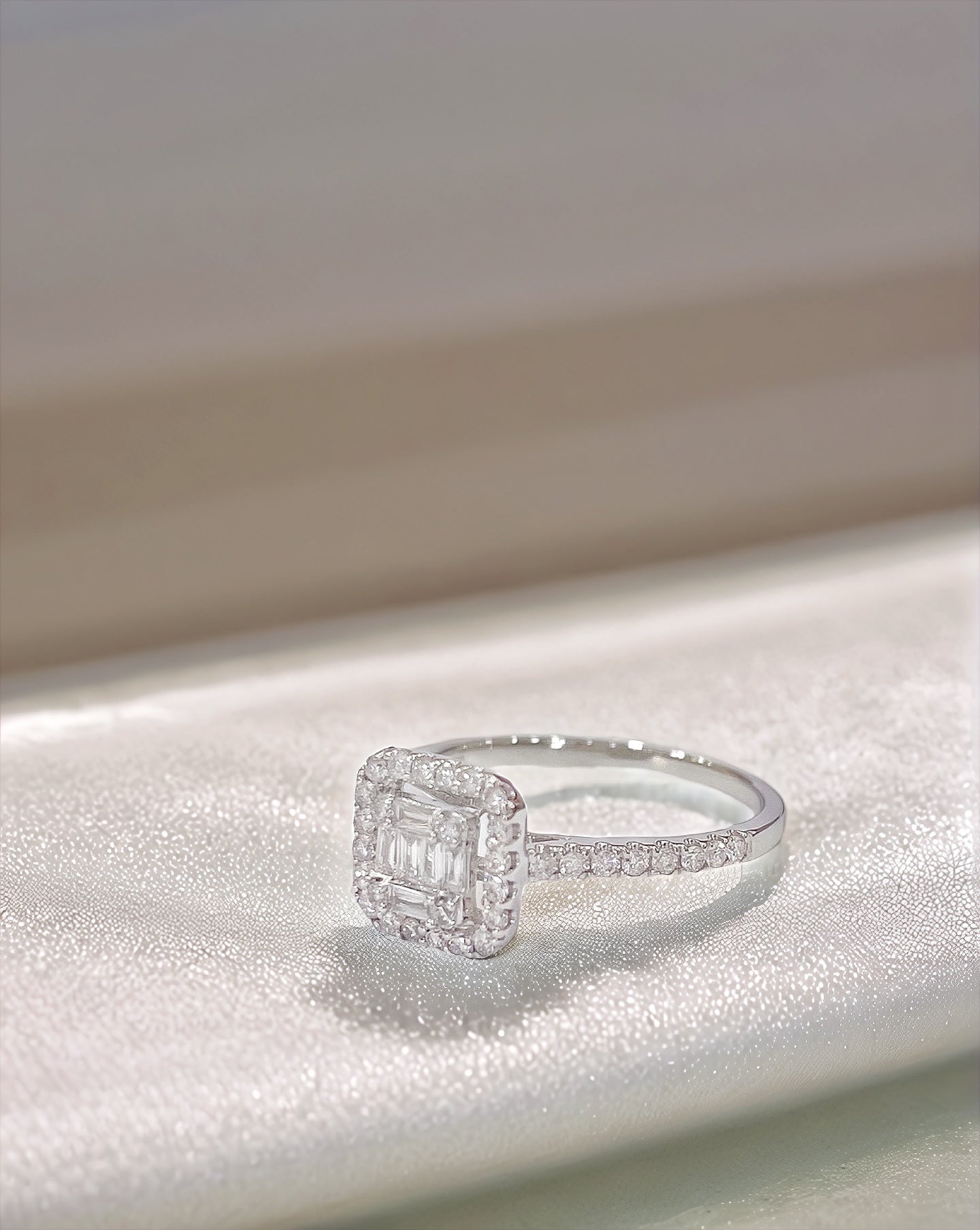 18K White Gold Lab Diamond Emerald Hollow Halo Ring