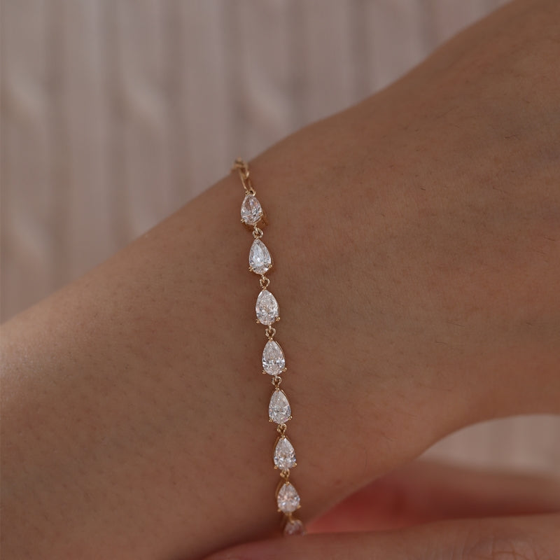 18K Yellow Gold 1.59ct Pear Cut Lab Diamond Tennis Bracelet