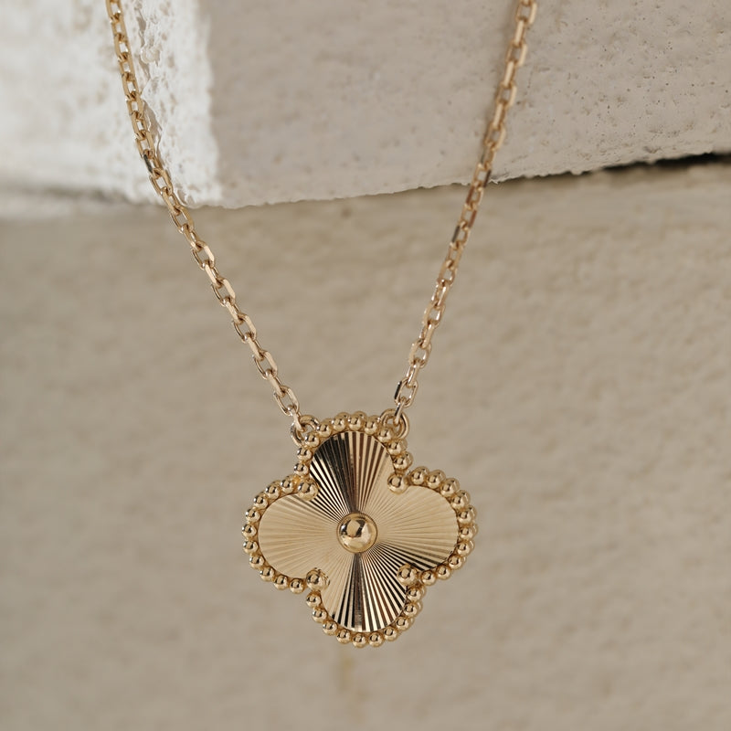 18K Yellow Gold Clover Pendant Necklace