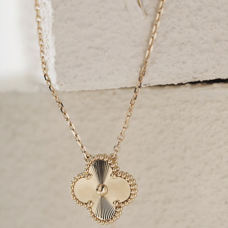18K Yellow Gold Clover Pendant Necklace